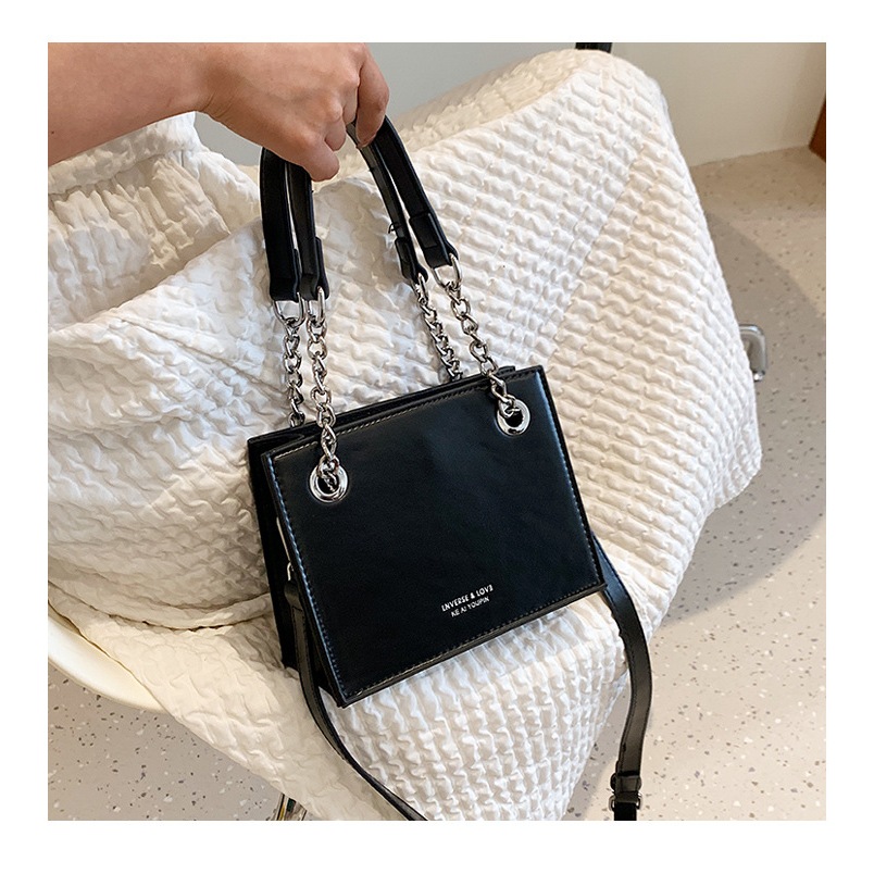 Túi kẹp nách nữ túi dáng hộp da trơn phối xích kèm dây đeo chéo LK356