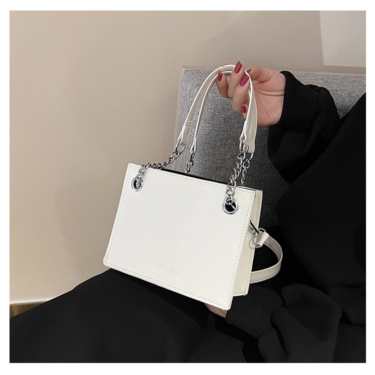 Túi kẹp nách nữ túi dáng hộp da trơn phối xích kèm dây đeo chéo LK356