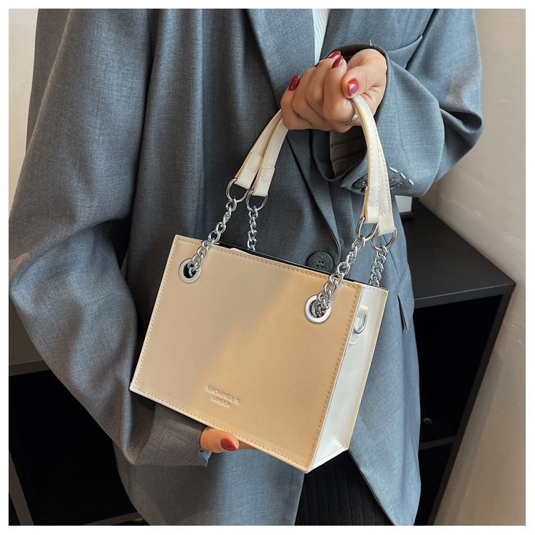 Túi kẹp nách nữ túi dáng hộp da trơn phối xích kèm dây đeo chéo LK356