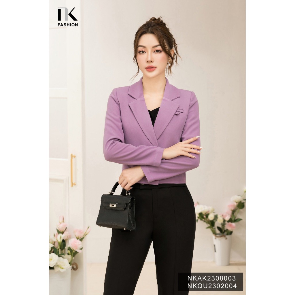 Áo Vest Lửng 2 Cúc Túi Ngực NK Fashion Thời Trang Công Sở Nữ, Sang Trong, Vải Cao Cấp, Lên Form Đứng Dáng NKAK2308003