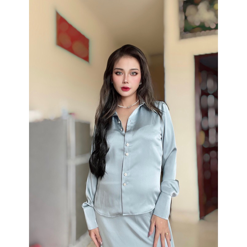 Set Áo Sơ Mi Và Chân Váy Xẻ Đùi