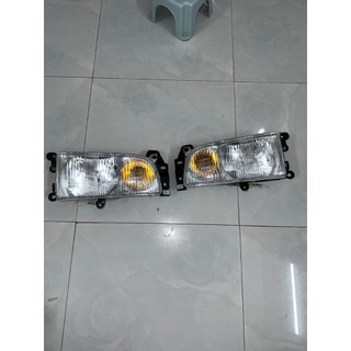 1 cái đèn pha lắp cho xe ô tô kia 1.4 tấn