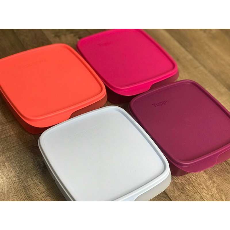 Hộp cơm chia ngăn trẻ em Lollytup Tupperware.