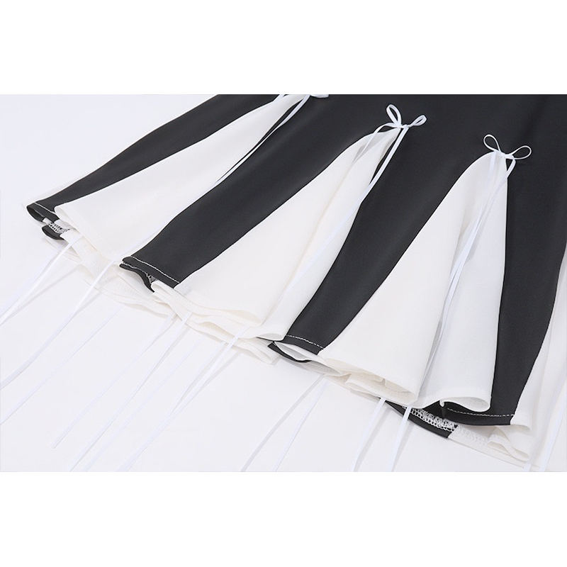 Đầm Thun Đen Phần Dưới Phối Voan Trắng Bồng Bềnh Tay Loe