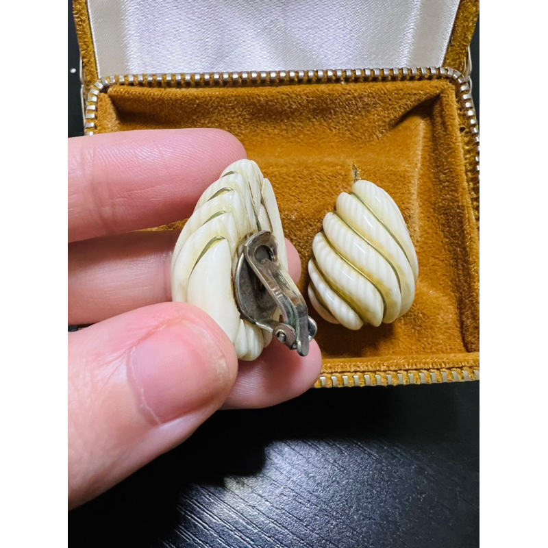 Bông tai vintage dạng kẹp