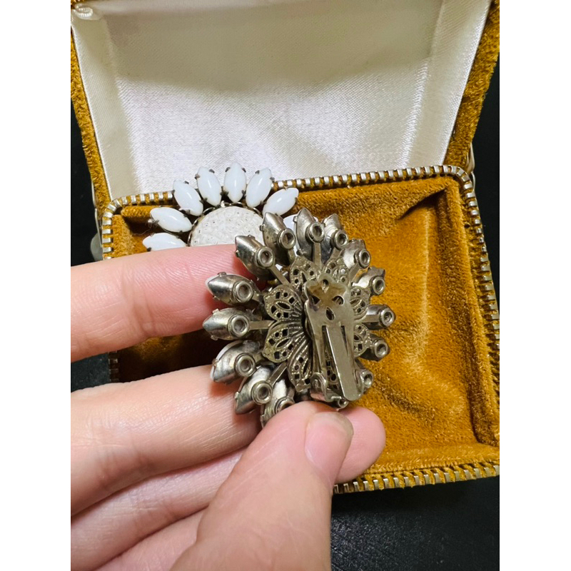 Bông tai vintage dạng kẹp