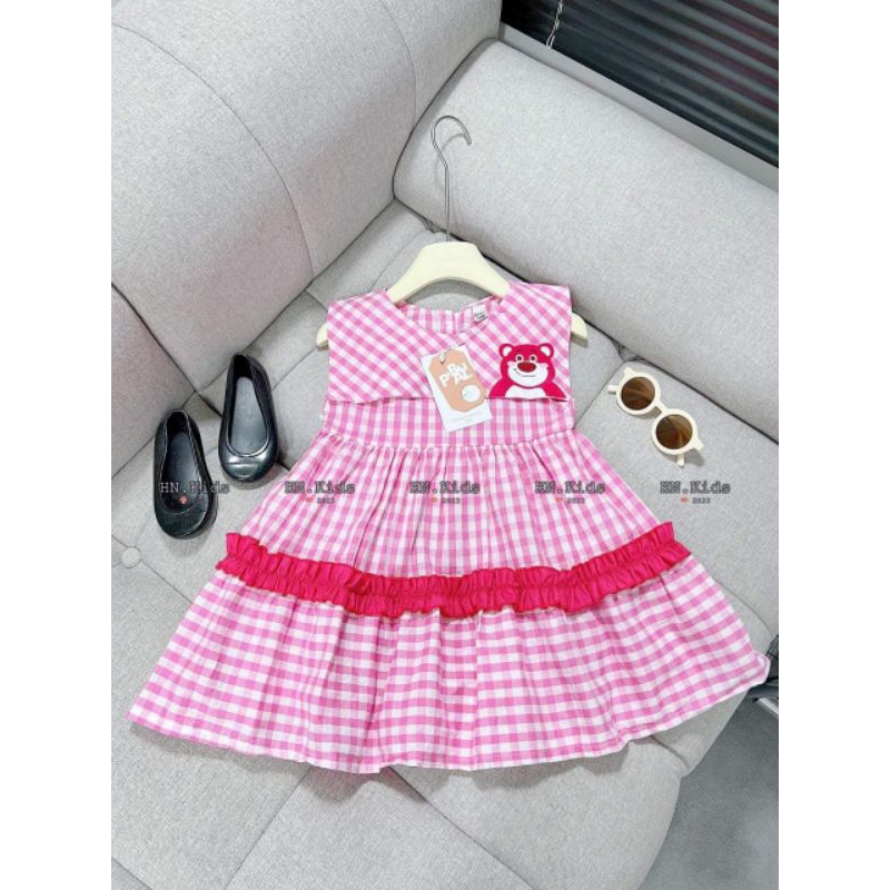 Váy gấu xinh cho bé.váy xinh cho bé phần trên phối kẻ có size 8 đến 26k hình thật trải sàn