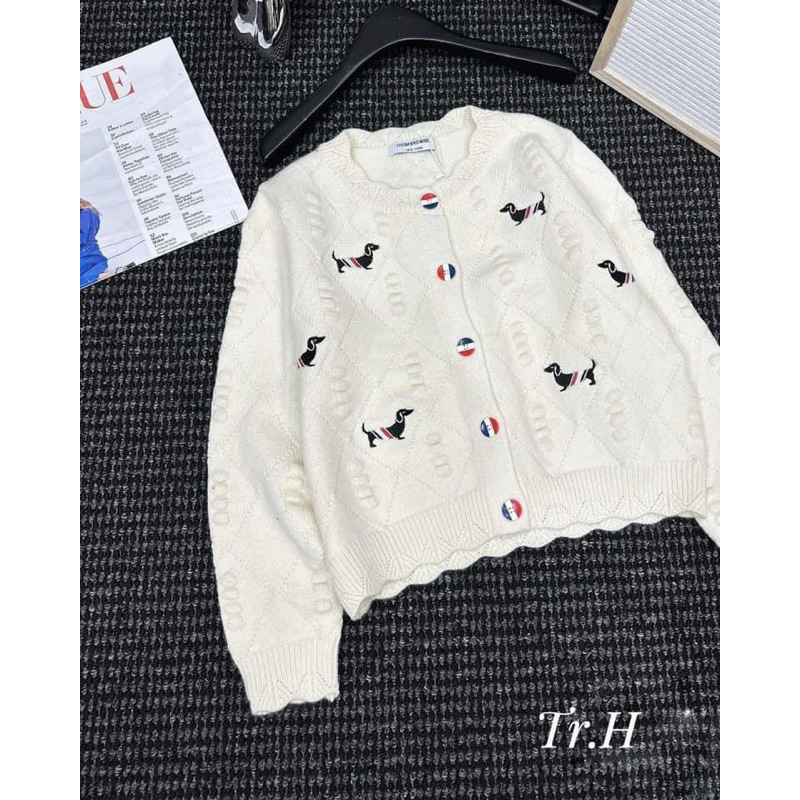 ÁO LEN CADIGAN VIỀN SÓNG CHÓ THÊU HÀNG QC