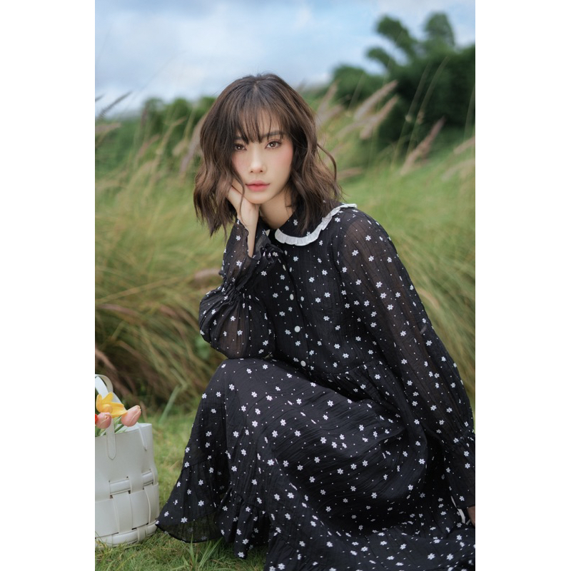 Váy babydoll đen hoa nhí tay nhún MADELEN