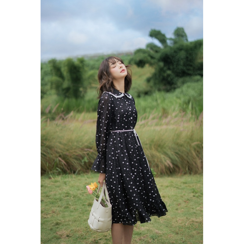 Váy babydoll đen hoa nhí tay nhún MADELEN