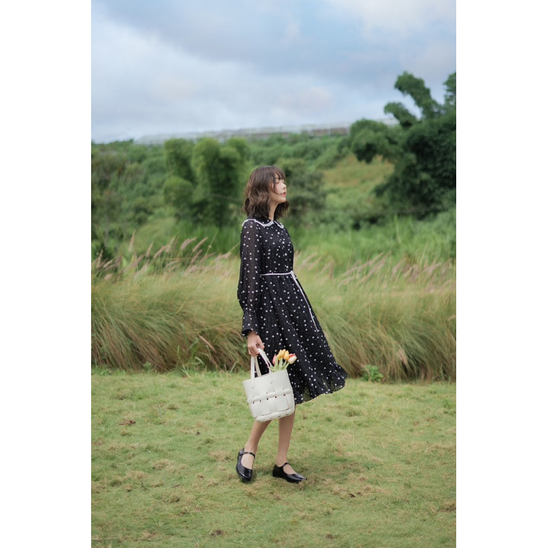 Váy babydoll đen hoa nhí tay nhún MADELEN