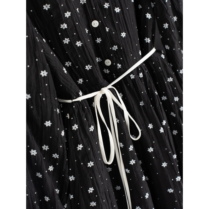 Váy babydoll đen hoa nhí tay nhún MADELEN