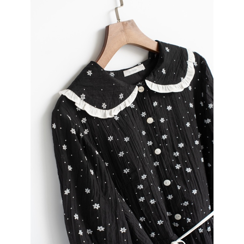 Váy babydoll đen hoa nhí tay nhún MADELEN