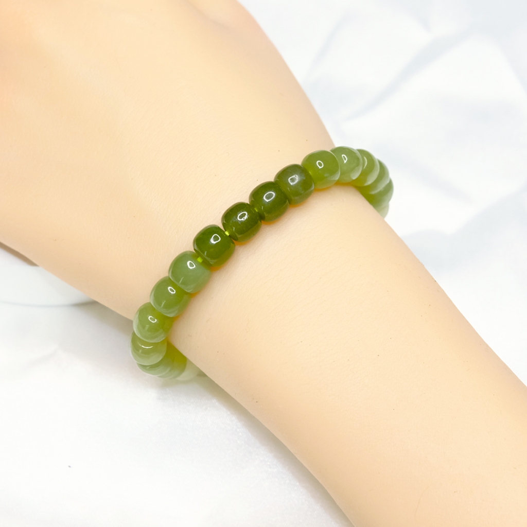 Vòng tay ngọc hoà điền màu xanh đậm nhạt UPCARA vòng tay phong thuỷ tự nhiên may mắn