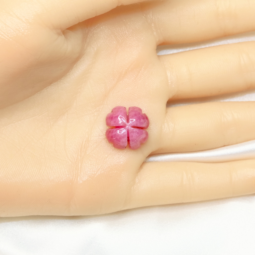 Mặt cỏ bốn lá ru by Thái thiên nhiên dùng làm mặt dây chuyền, xỏ vòng tay UPCARA