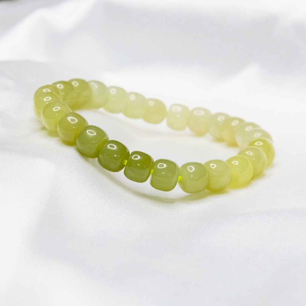 Vòng tay ngọc hoà điền màu xanh đậm nhạt UPCARA vòng tay phong thuỷ tự nhiên may mắn