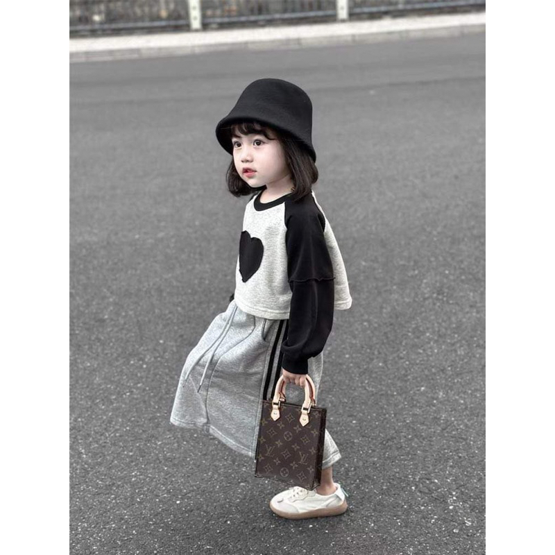 Sét áo váy đôi cho mẹ và bé hình trái tim màu ghi