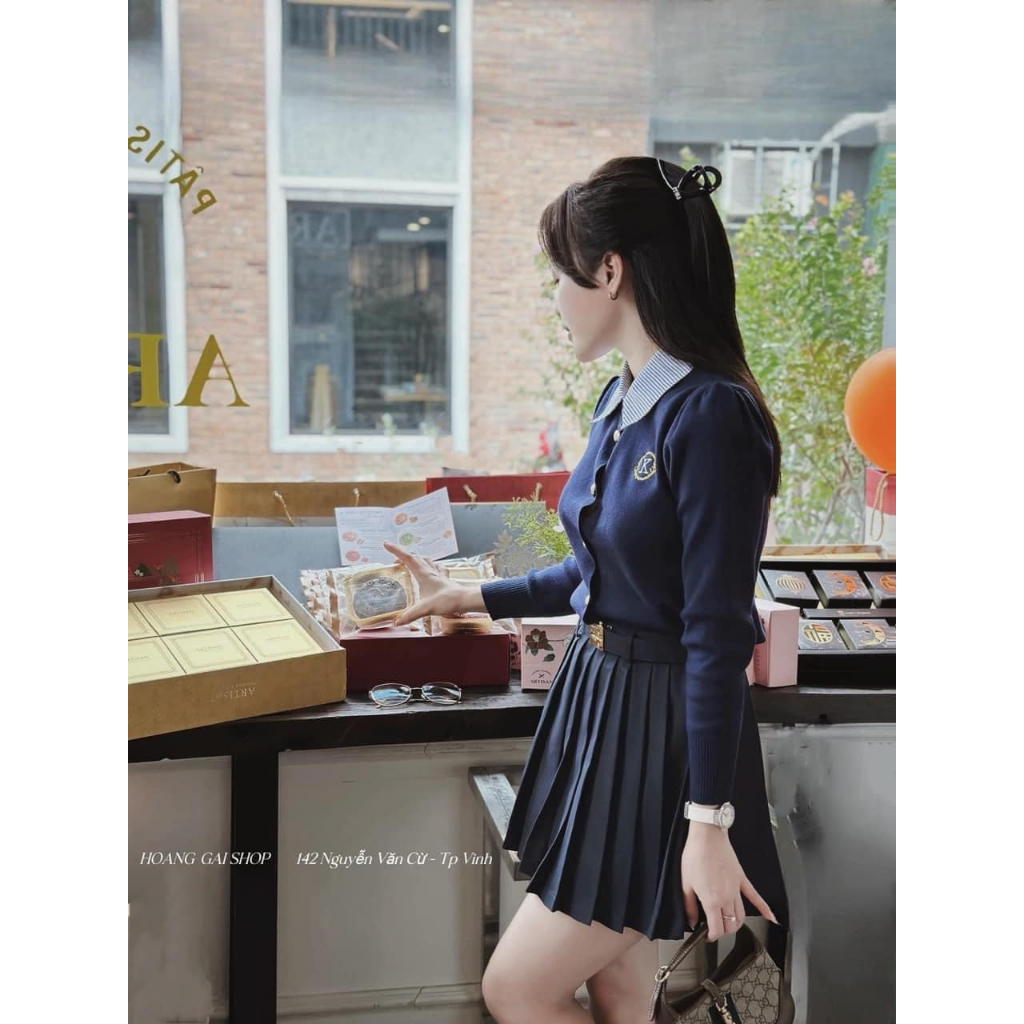 Áo len cổ bẻ phối kẻ thêu K 4 mày dày dặn