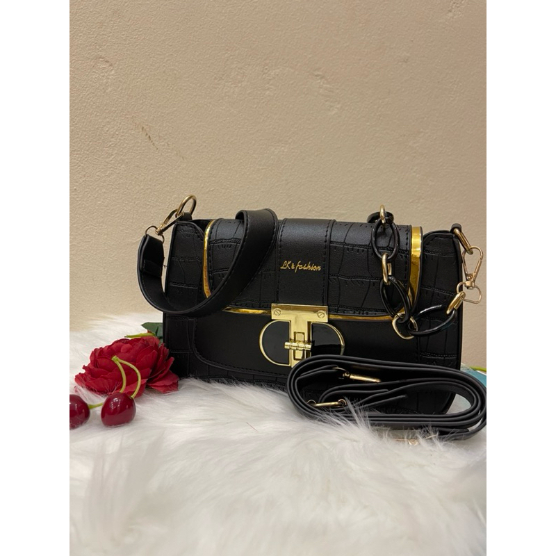 Túi Xách Nữ Mini Bag Kèm Charm Mẫu Mới Hot 2023 Xu Hướng Thiết Kế Trẻ Trung Tạo Sự Tự Tin, Thoải Mái Full Dây Đeo Chéo
