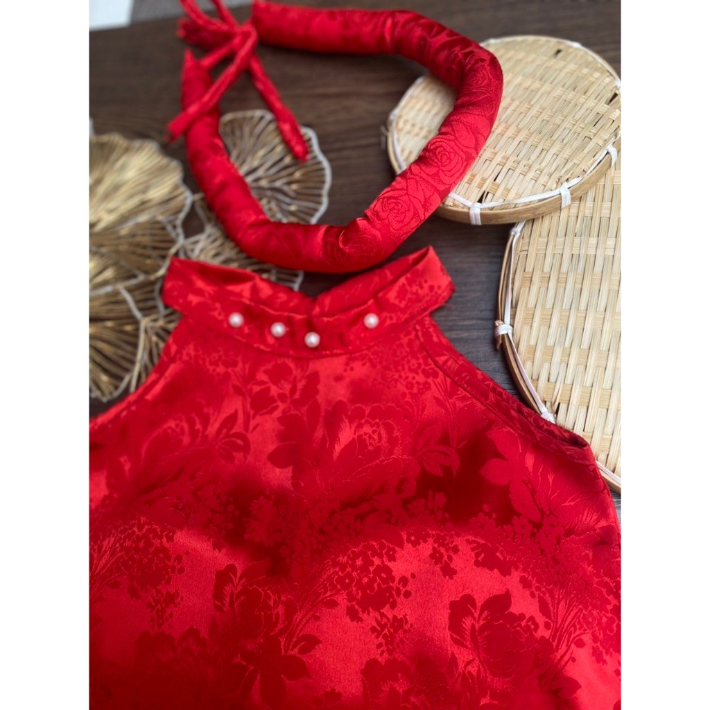 TẶNG MẤN - Yếm gấm màu đỏ Tết 2024 cho bé gái 6-29kg