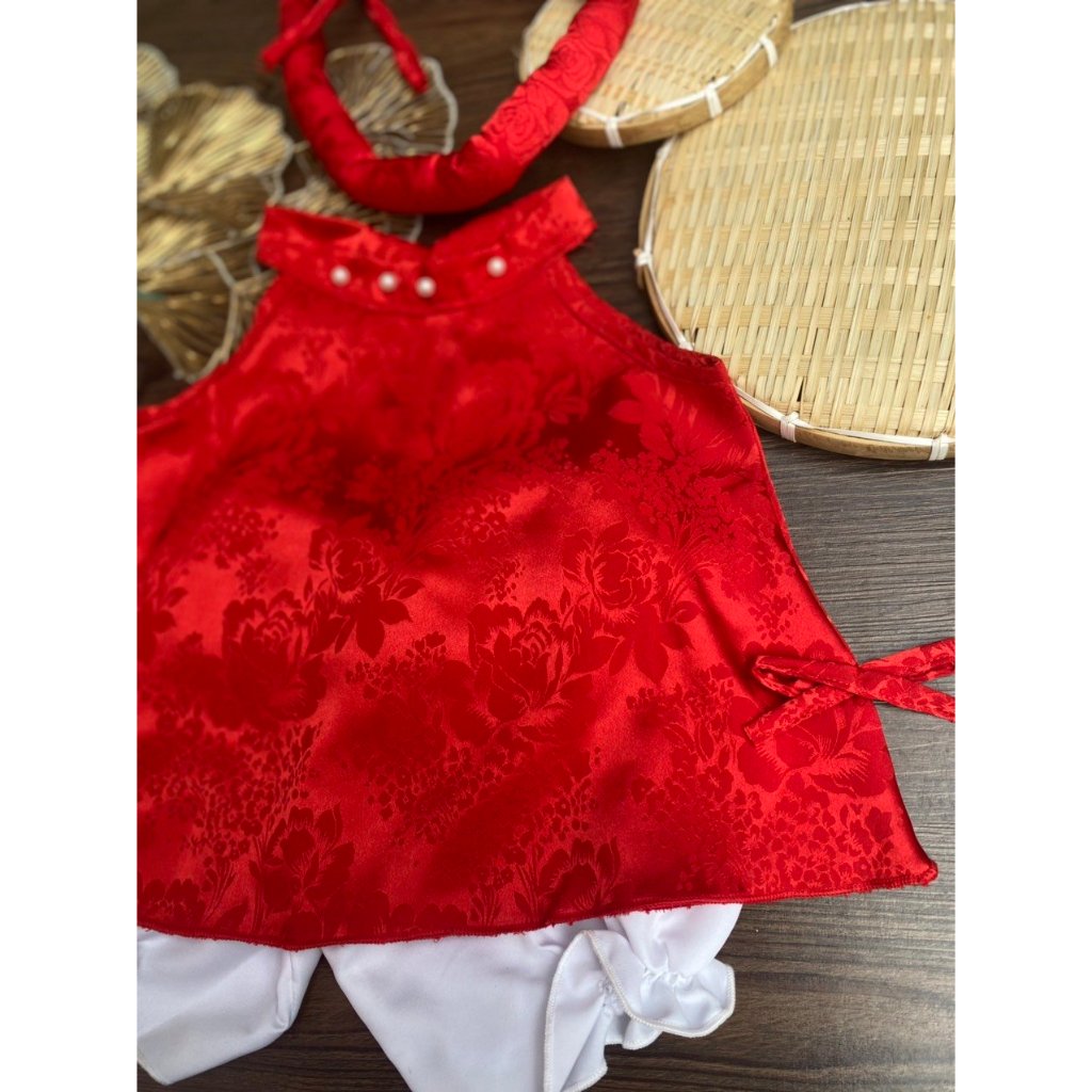TẶNG MẤN - Yếm gấm màu đỏ Tết 2024 cho bé gái 6-29kg