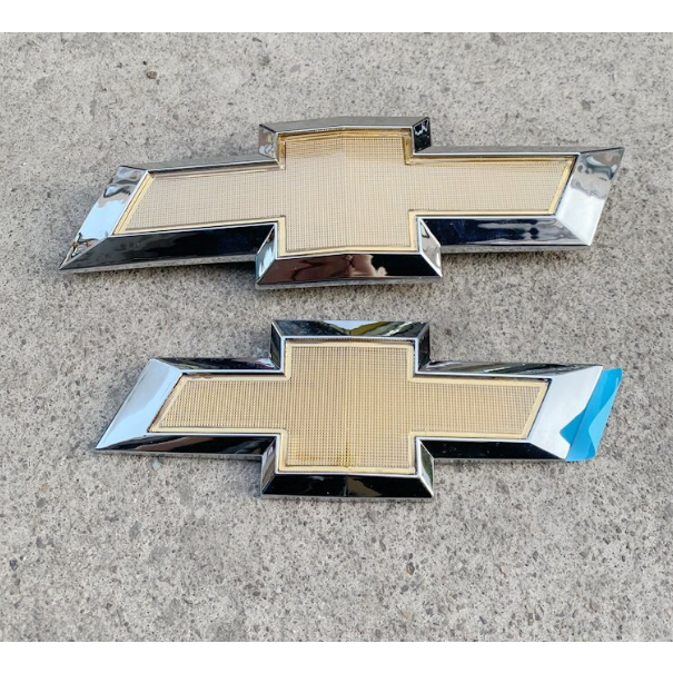 Logo trước và sau xe Chevrolet Cruze