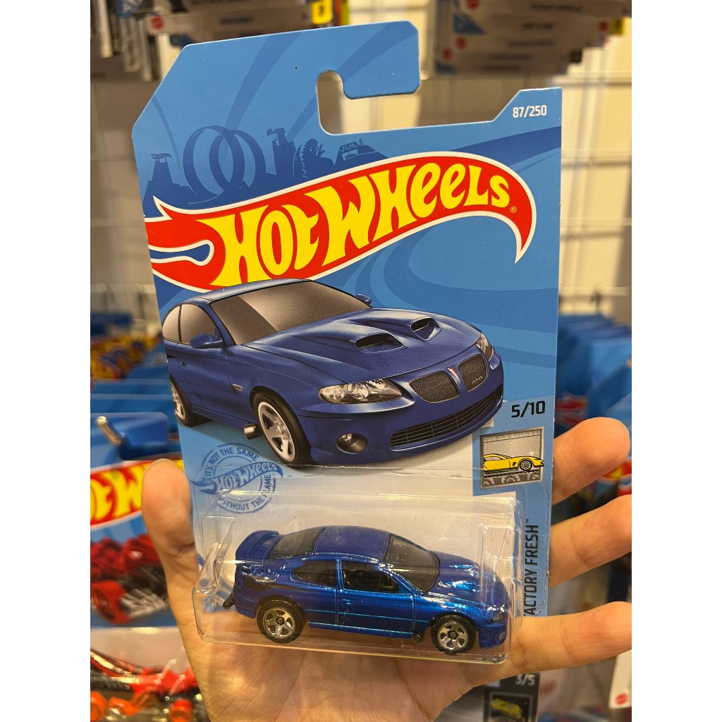 Xe mô hình Hot Wheels Chính Hãng nhiều mẫu. Tỷ lệ: 1:64. Giao ngẫu nhiên, Không chọn mẫu.