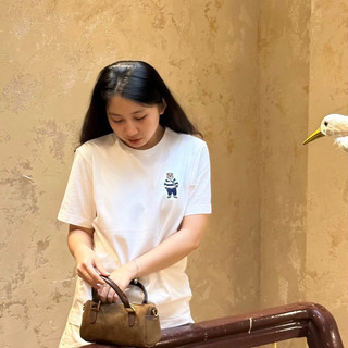 Áo T-Shirt logo gấu thêu nổi basic