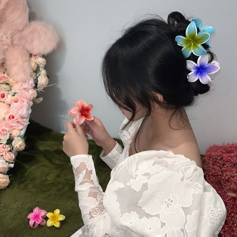 KẸP TÓC HOA SỨ PHONG CÁCH Y2K MÀU SẮC