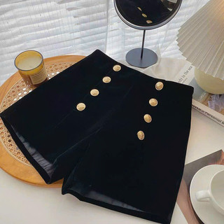 Quần short nhung đính cúc lưng cao tôn dáng
