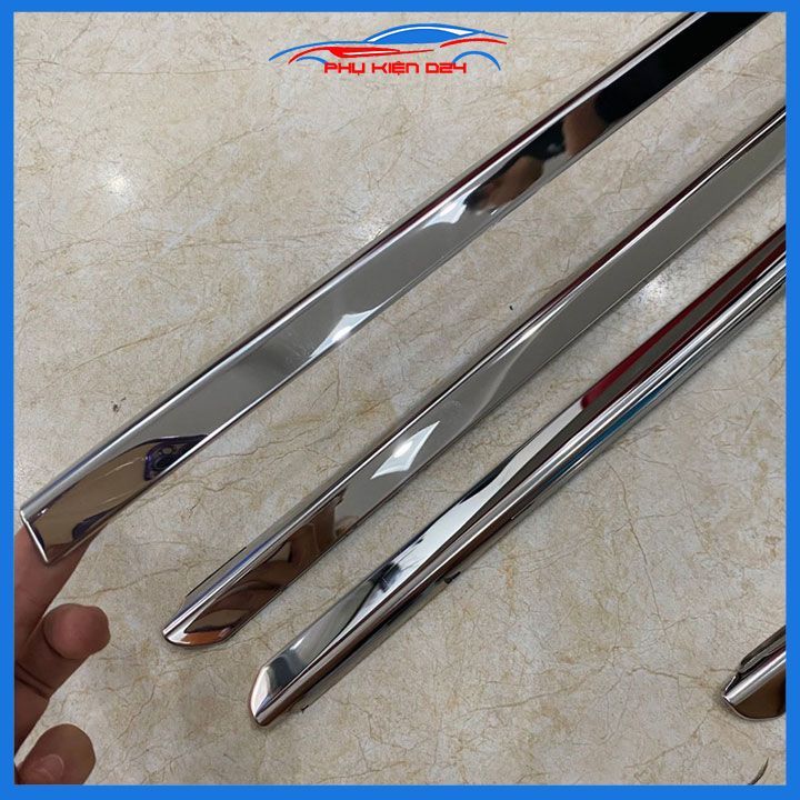 Bộ nẹp viền chân kính Inox cho xe ô tô Toyota Wigo 2023-2024