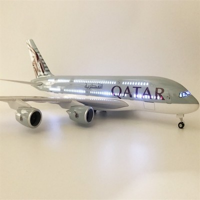 Mô hình máy bay Qatar Airlines A380 47 cm có đèn led bánh xe cao cấp