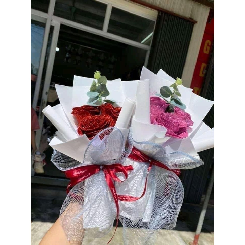 Bó 3 bông hồng sáp Kim Tuyến theo yêu cầu khách