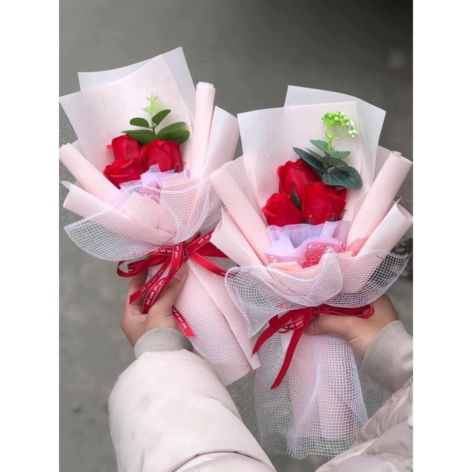 Bó 3 bông hoa sáp có túi và thiệp