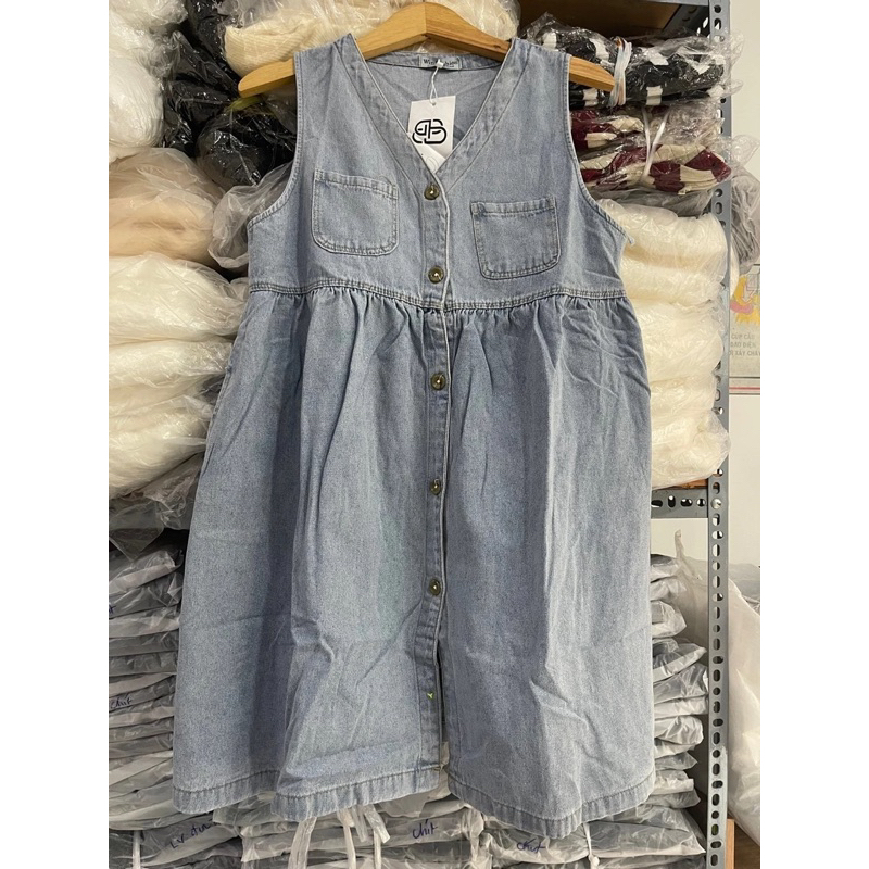 Đầm jean kiểu nút có túi cổ tim sát nách hàng đẹp!  | TOMBI SHOP