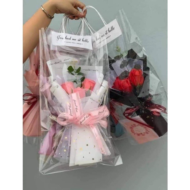 Bó 3 bông hoa sáp có túi và thiệp