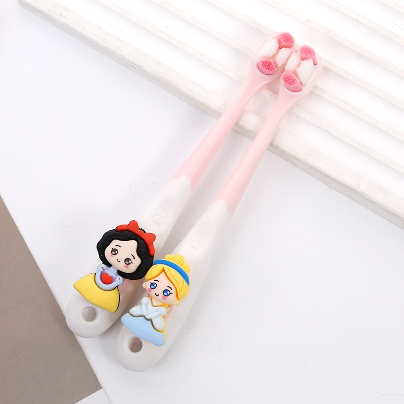 Bàn Chải Đánh Răng Cho Bé Công Chúa Gấu Dâu Kitty