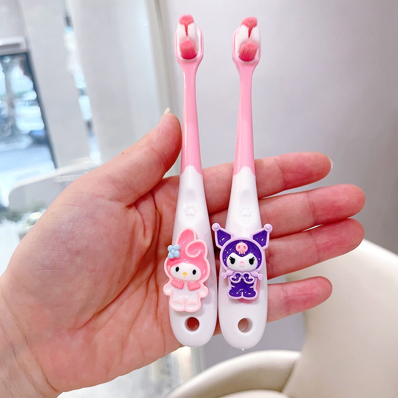 Bàn Chải Đánh Răng Cho Bé Công Chúa Gấu Dâu Kitty