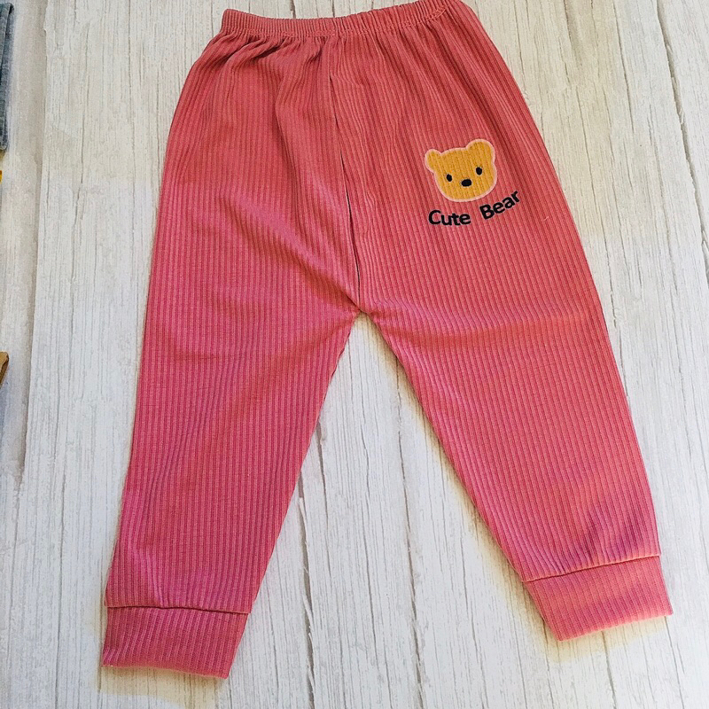 Quần dài chục chất tăm gân hình gấu thu đông cho bé trai và bé gái
