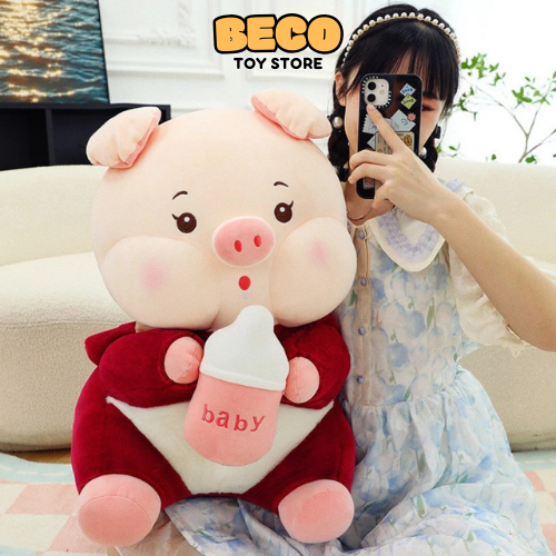 Gấu Bông Heo Cosplay Gấu Dâu Cầm Bình Sữa, Heo Sữa Mặc Áo Lotso