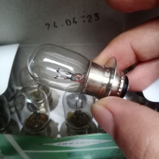 Bóng đèn trước, sau xe máy Dream loại thường.