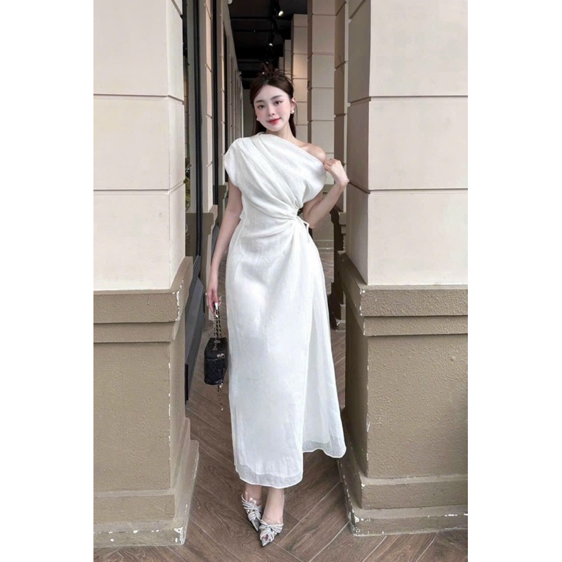 Đầm maxi trễ vai khoét eo