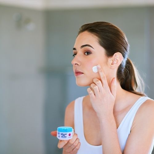 Kem dưỡng da Johnson's Baby Milk+Rice Cream nắp xanh và nắp hồng 50g