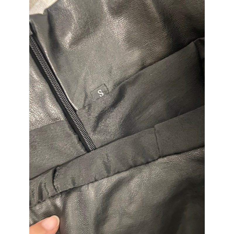 Pass chân váy da kiểu