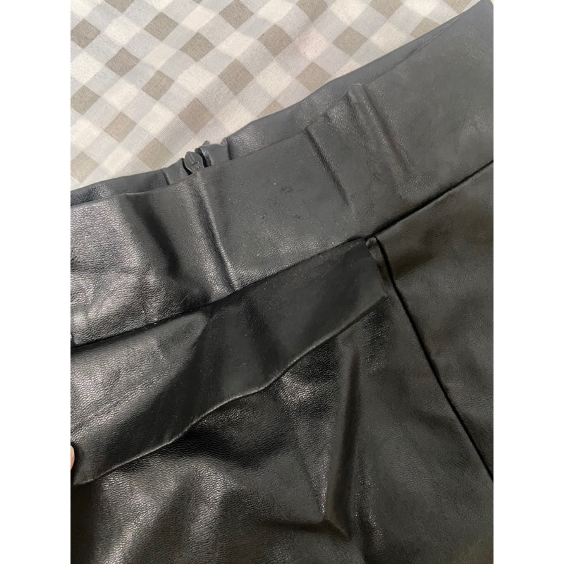 Pass chân váy da kiểu