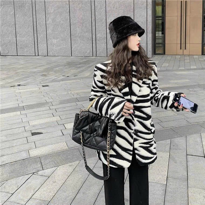 Áo vets blazer hoạ tiết vằn xinh quá ce oi