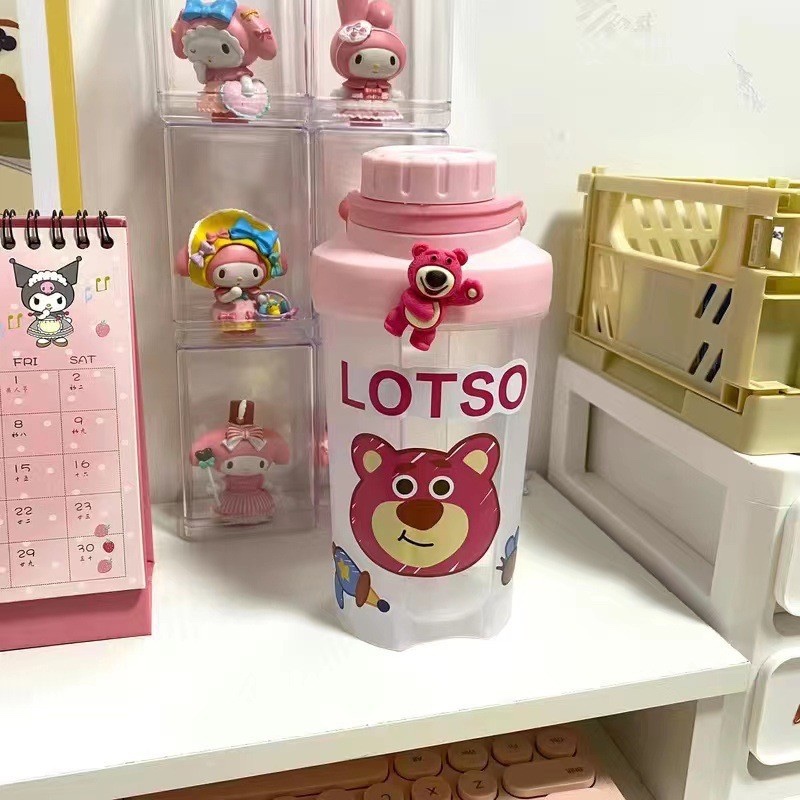 🧸🧸Bình nhựa lắc Whey gấu dâu, kiểu dáng độc đáo được làm từ nhựa cao cấp giúp đảm bảo an toàn sức khỏe cho người sử dụng