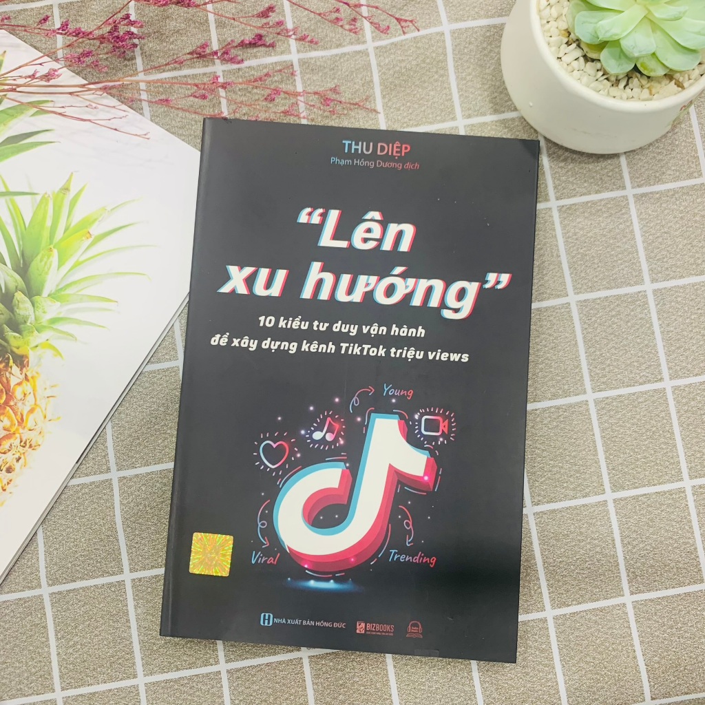 Sách Lên Xu Hướng - 10 Kiểu Tư Duy Vận Hành Để Xây Dựng Kênh Tiktok Triệu Views - Phát Triển Livestream - Bizbooks