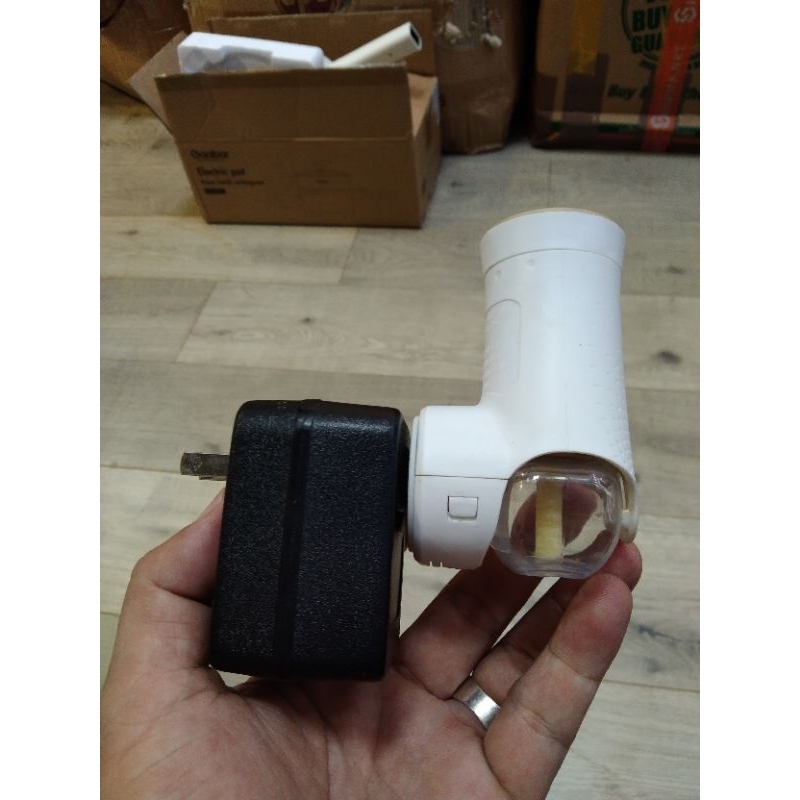 Máy thơm phòng Glade bao gồm tinh dầu 20ml mùi Apple