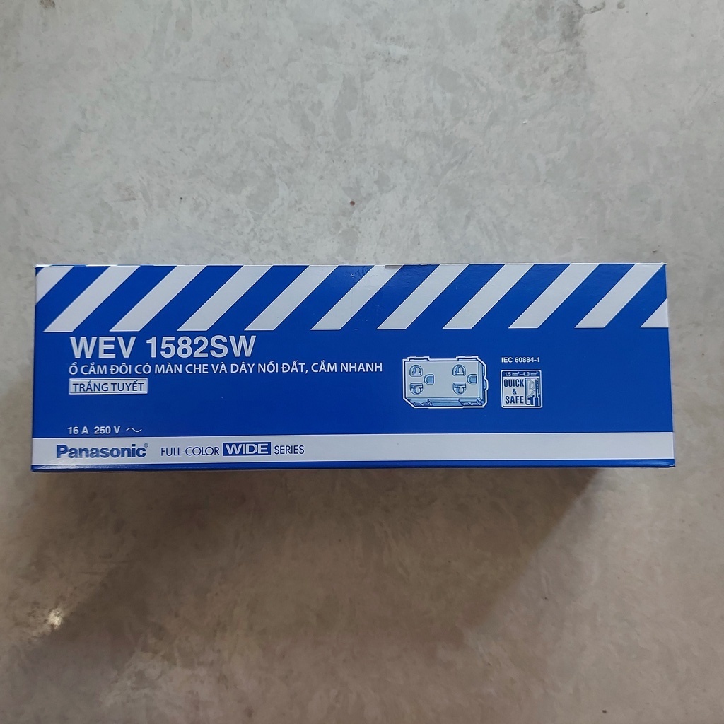 Ổ cắm đôi cắm nhanh 3 chấu 16A có màng che Panasonic WEV1582SW Dòng Wide